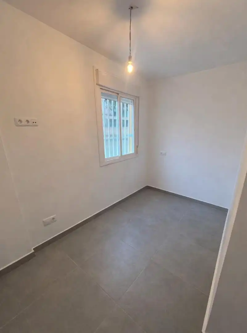 Habitación de Local en venta en Parla