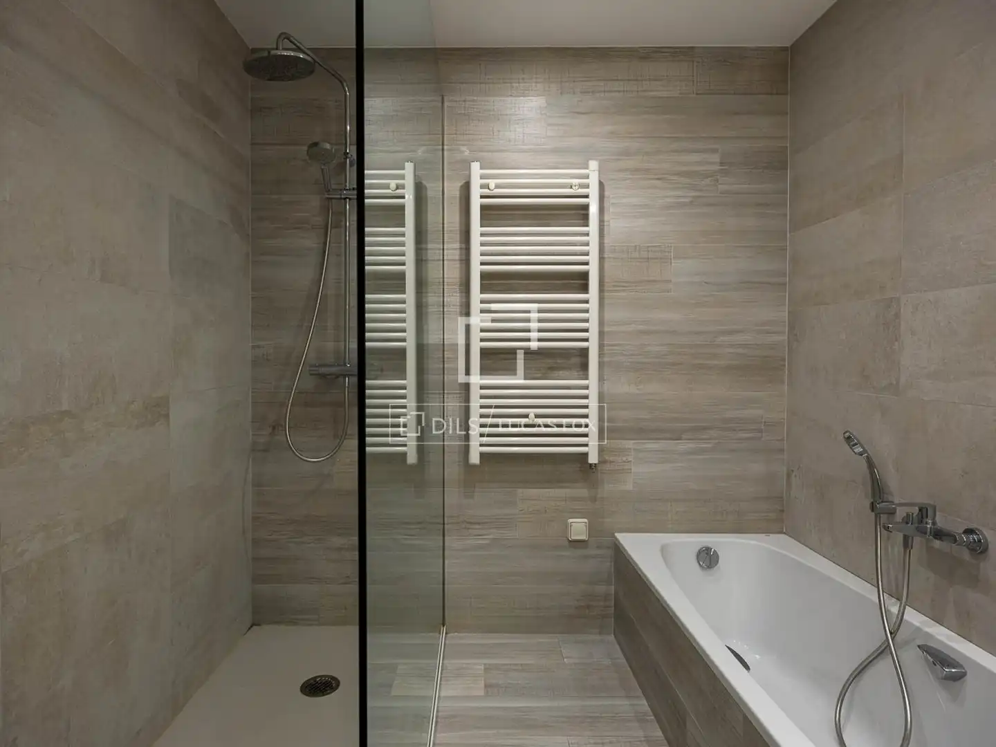 Baño de Piso en venta en Barcelona con Aire acondicionado