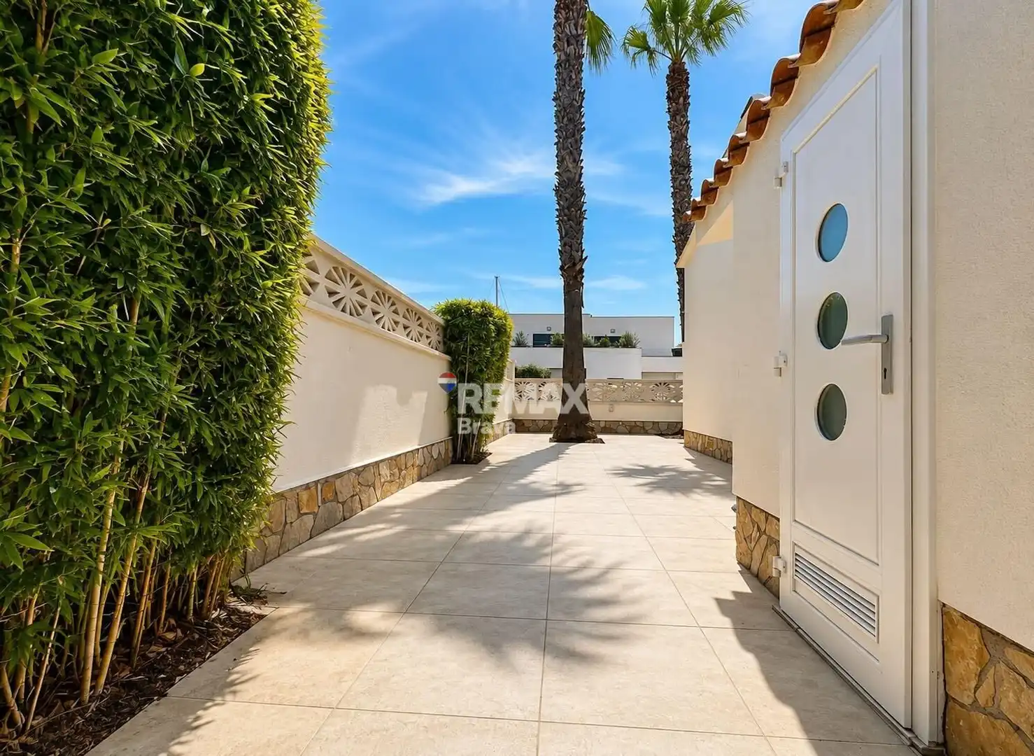 Vista exterior de Casa o xalet en venda en Roses amb Aire condicionat, Calefacció i Jardí privat
