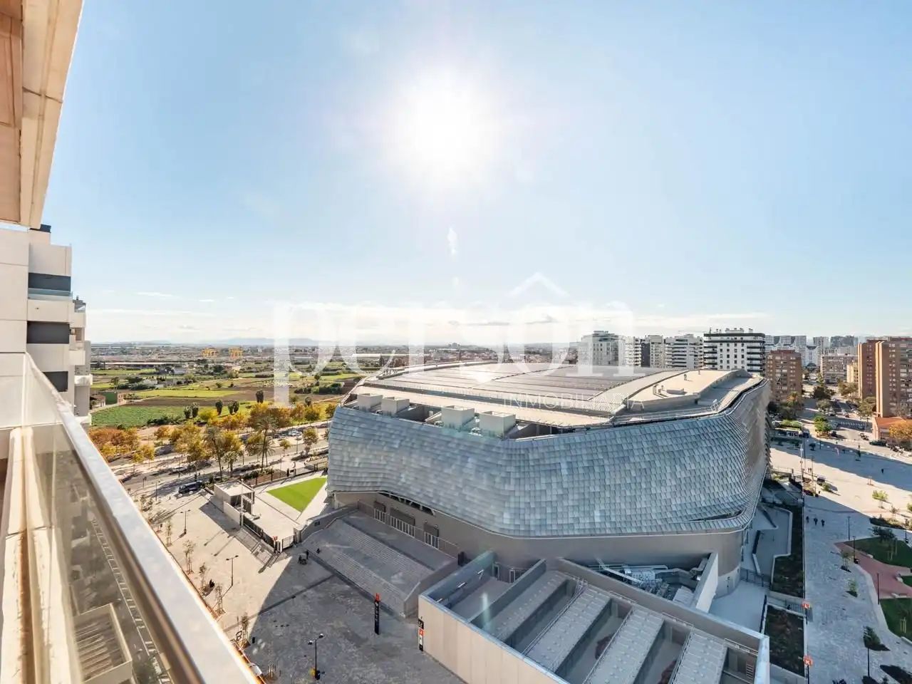 Außenansicht von Wohnung zum Verkauf in Valencia mit Klimaanlage, Terrasse und Schwimmbad