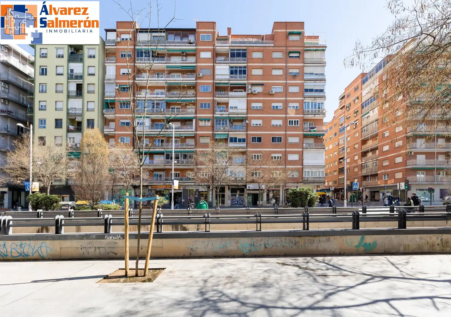 Vista exterior de Pis en venda en Granada