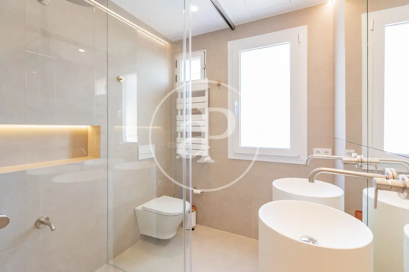 Bathroom of Flat for sale in Madrid  with Air Conditioner, Heating and Furnished