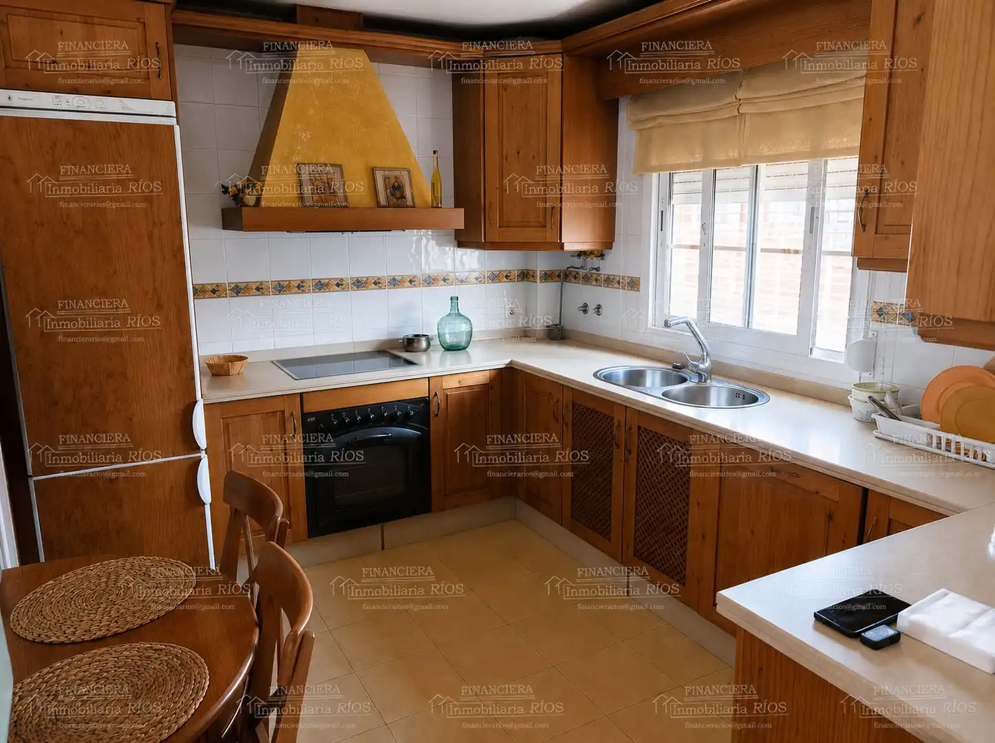 Kitchen of Houses for sale in Alcalá de Guadaira  with Air Conditioner, Terrace and Storage room