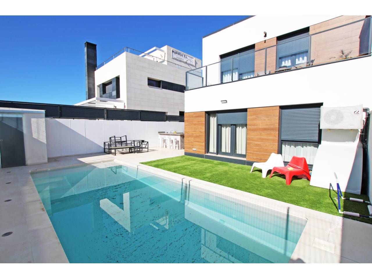 Swimming pool of Single-family semi-detached for sale in Guadalajara Capital  with Heating, Private garden and Swimming Pool