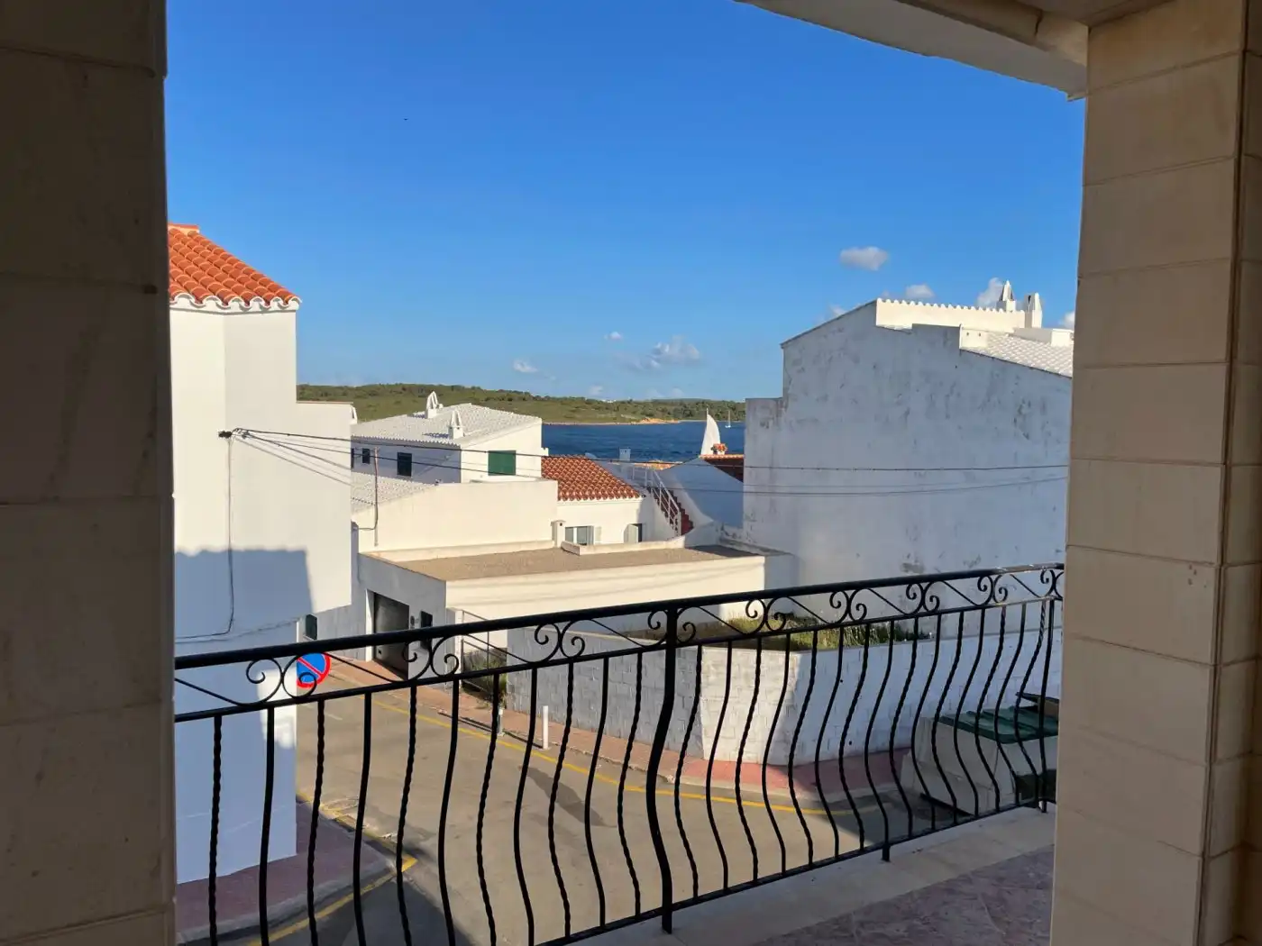 Vista exterior de Apartament en venda en Es Mercadal amb Terrassa, Piscina i Balcó