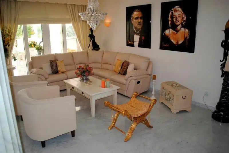 Apartamento con piscina en venta en Nueva Andalucía, imagen 3