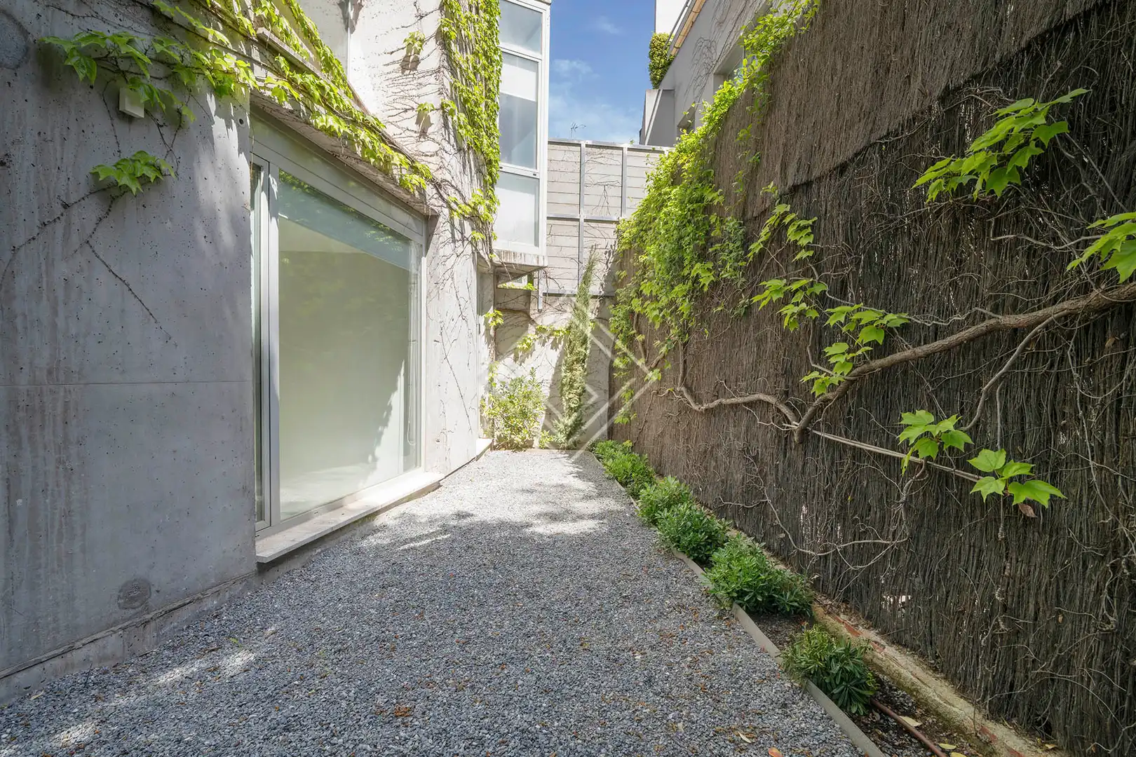 Vista exterior de Dúplex de lloguer en Madrid amb Jardí privat, Terrassa i Piscina