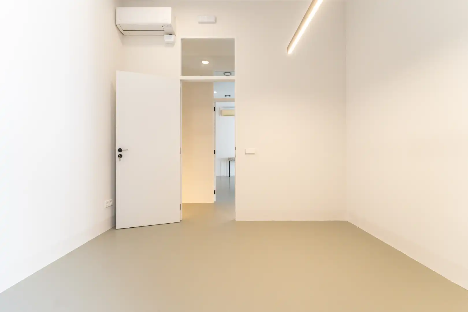 Büro zur Miete in Reus mit Klimaanlage, Heizung und Balkon