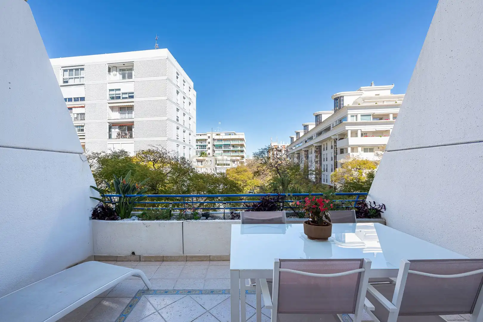 Terraza de Dúplex en venta en Marbella con Aire acondicionado, Jardín privado y Trastero