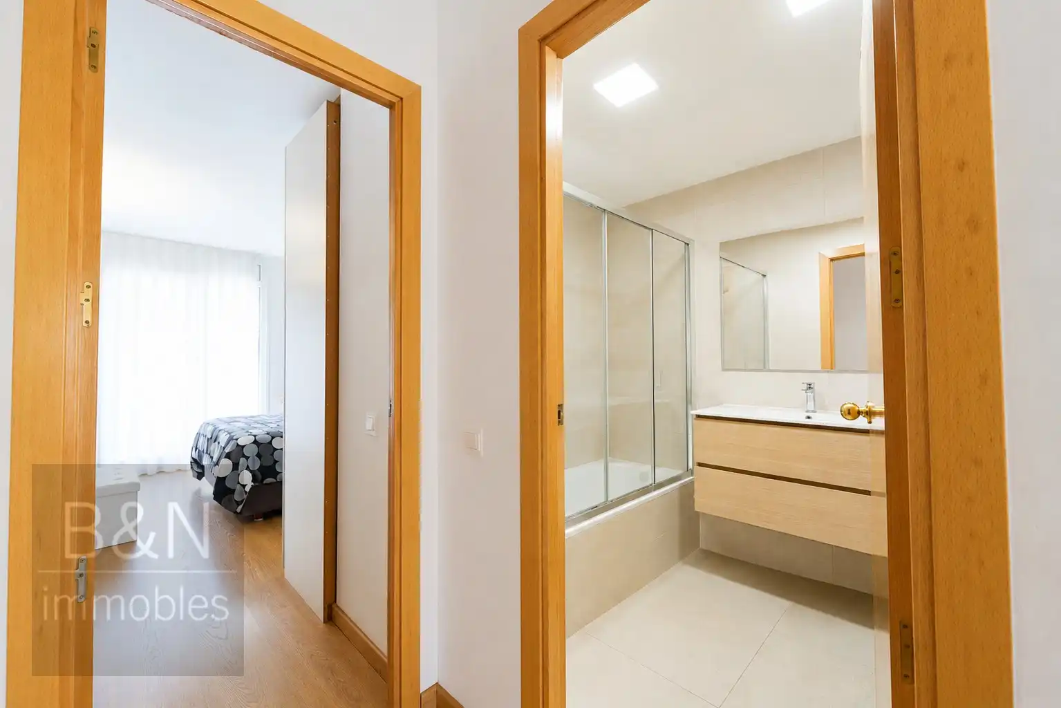 Bathroom of Flat for sale in Terrassa  with Air Conditioner, Heating and Balcony