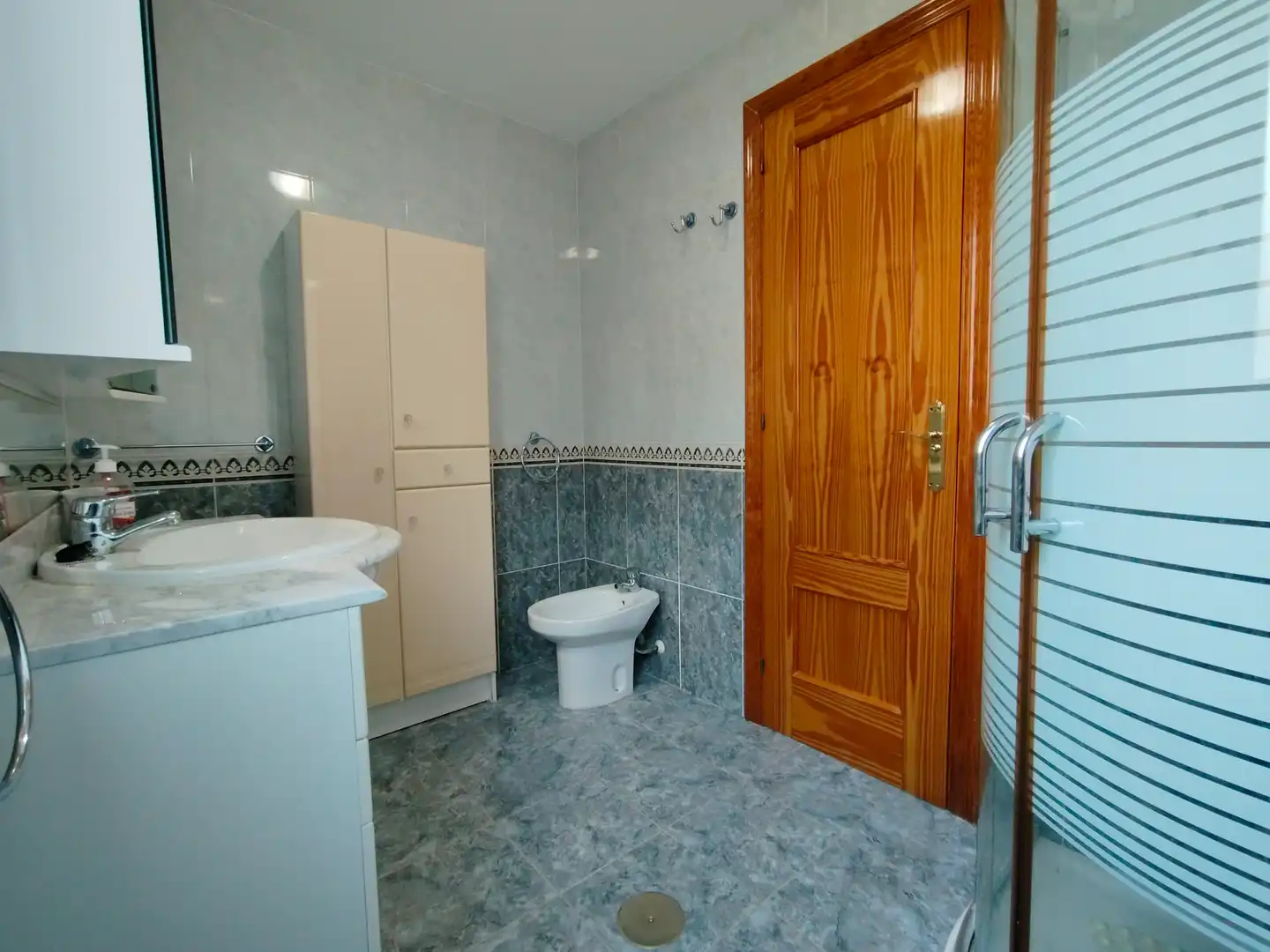 Badezimmer von Dachboden zum Verkauf in Torrenueva Costa mit Terrasse, Möbliert und Waschmaschine