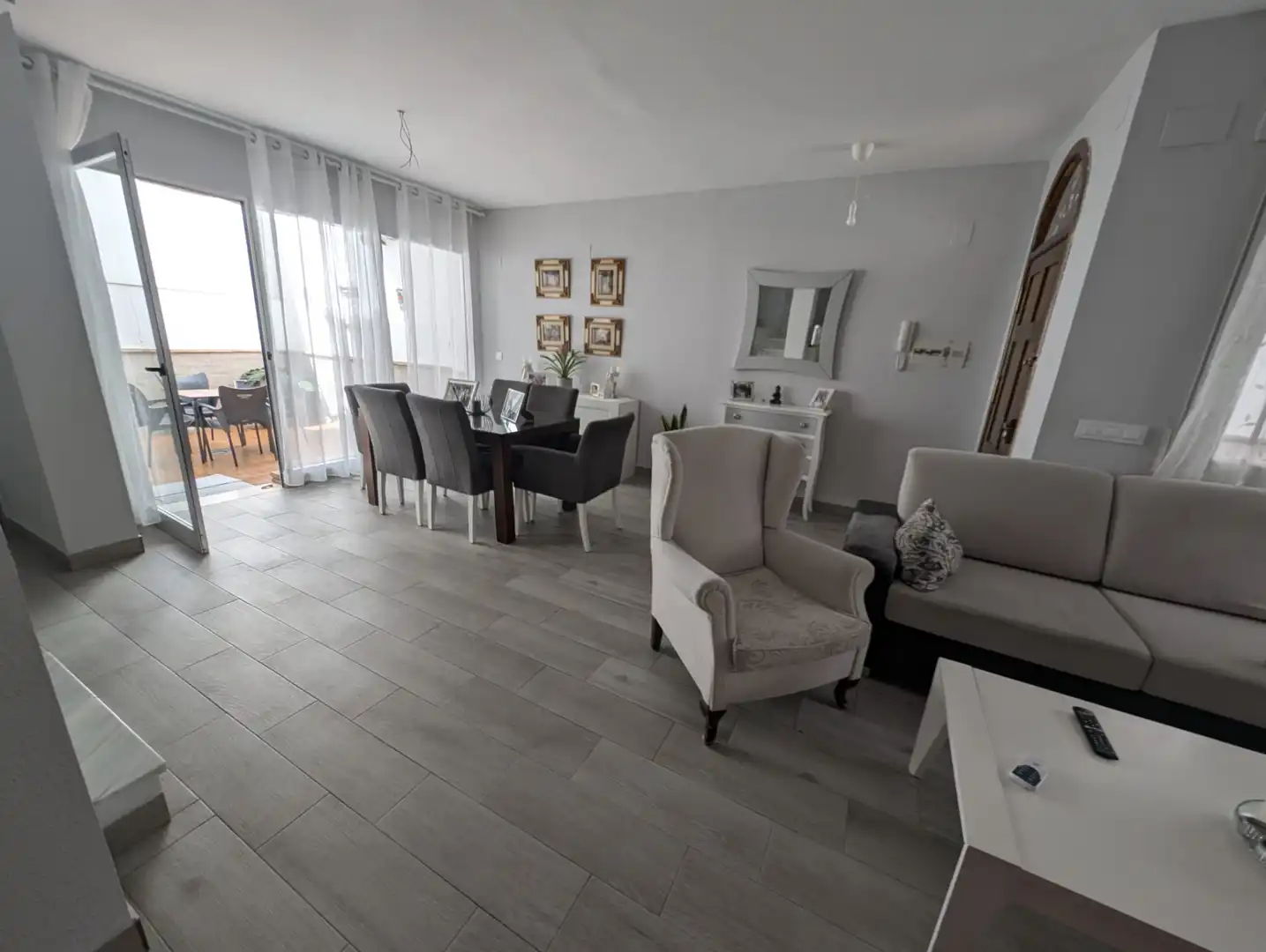 Maison mitoyenne avec terrasse à vendre à El Valle