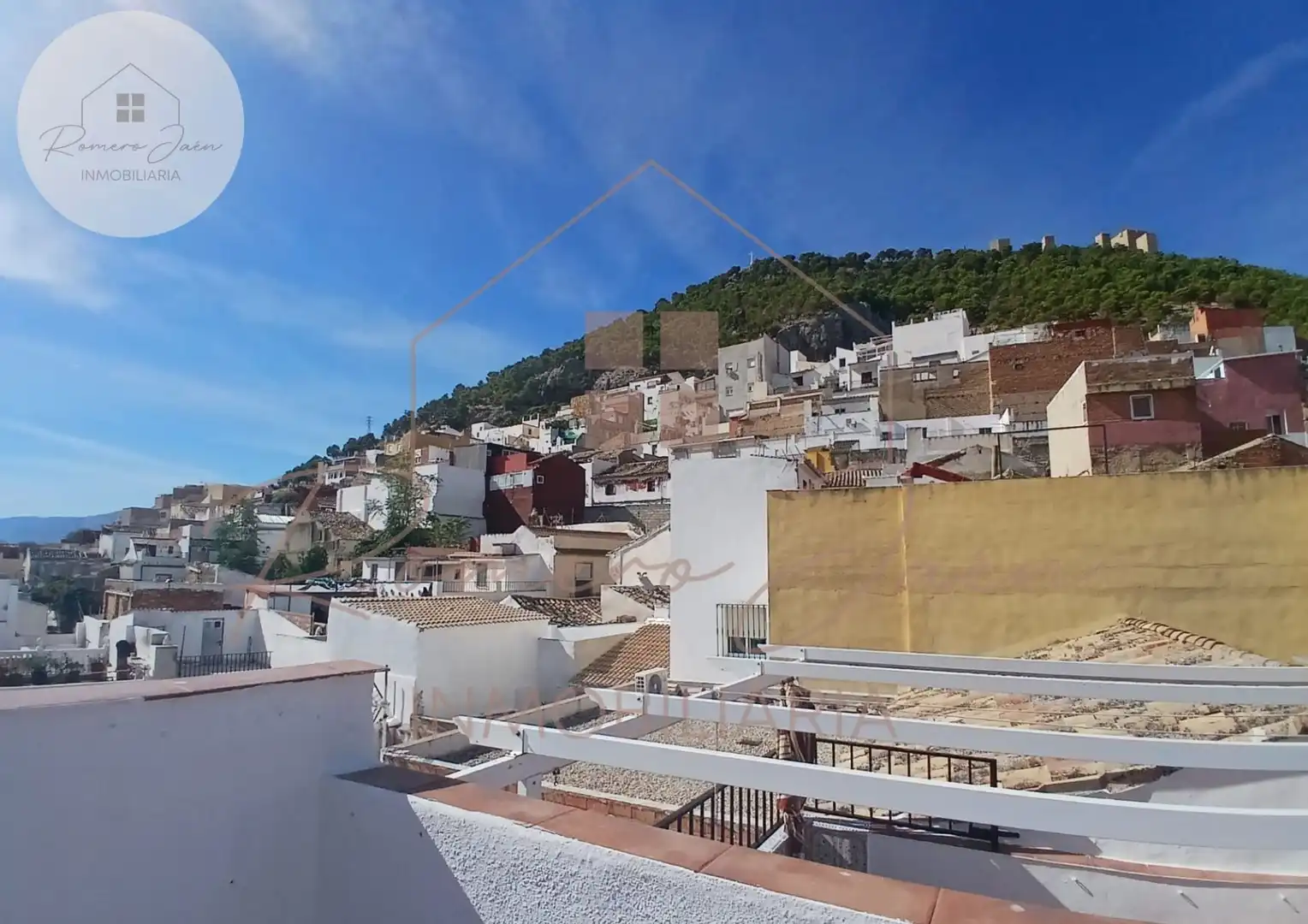 Vista exterior de Casa o xalet en venda en Jaén amb Terrassa