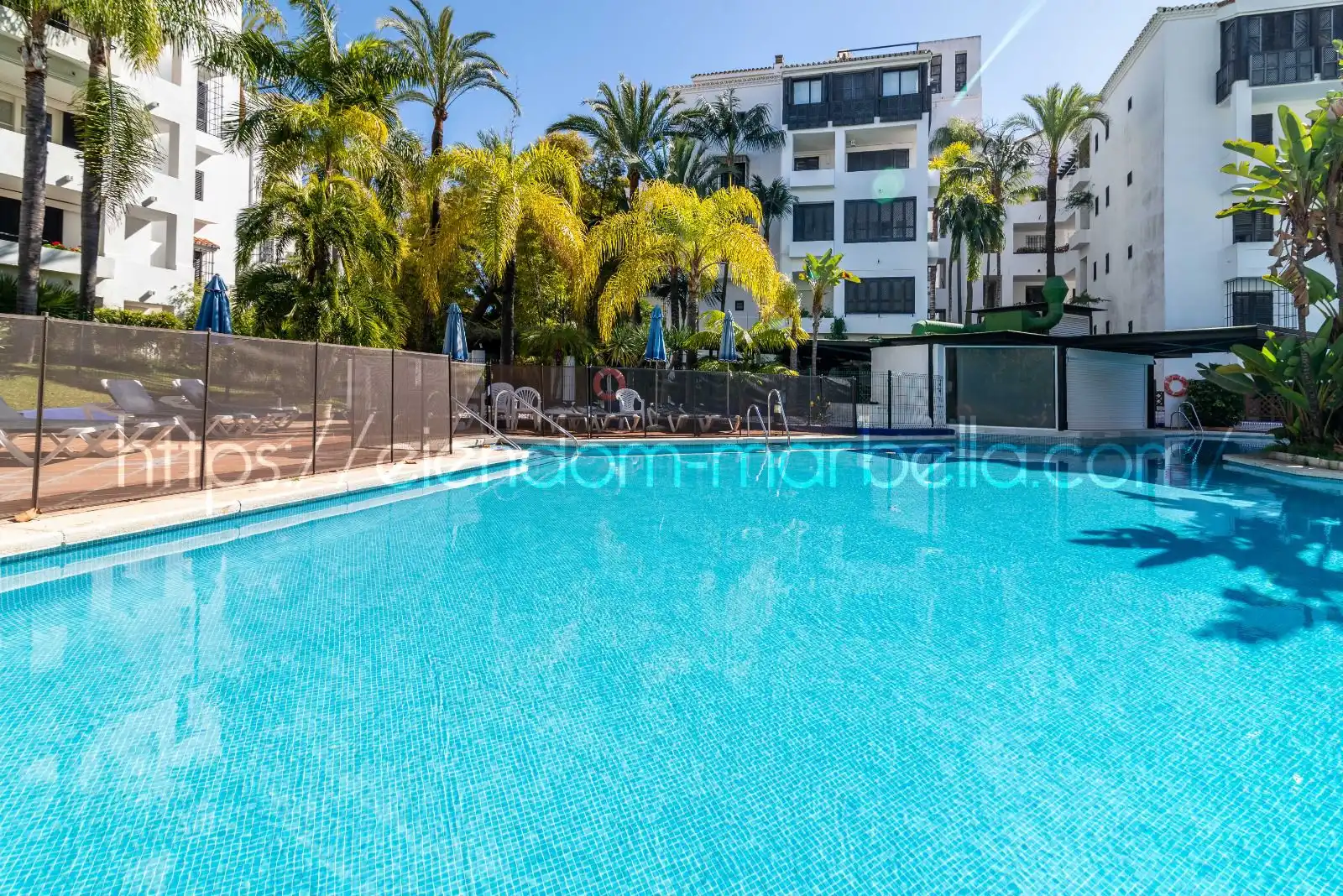 Swimming pool of Attic for sale in Marbella  with Air Conditioner, Heating and Oven