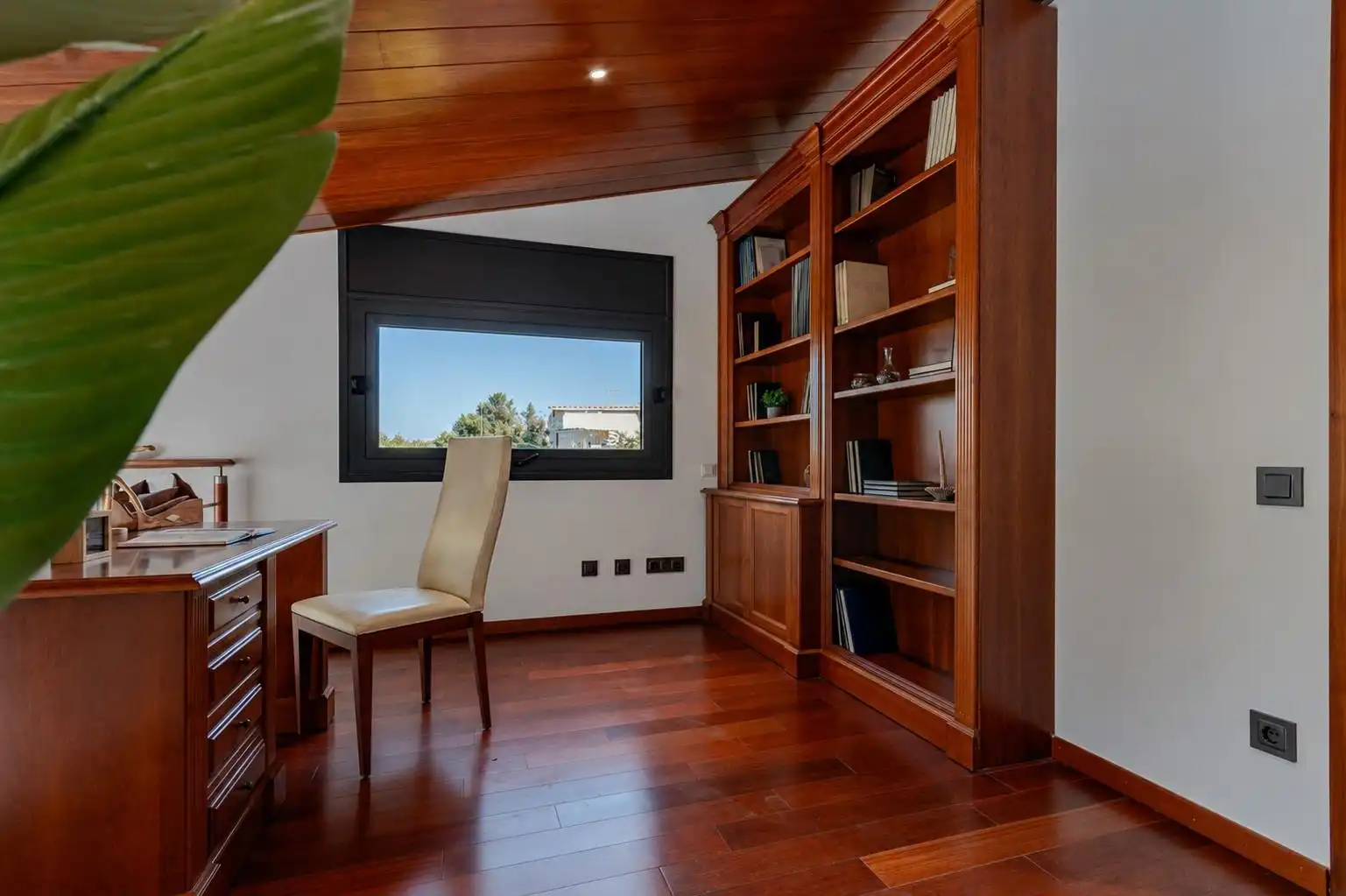 Sala de estar de Casa o chalet en venta en Cerdanyola del Vallès con Aire acondicionado, Calefacción y Jardín privado