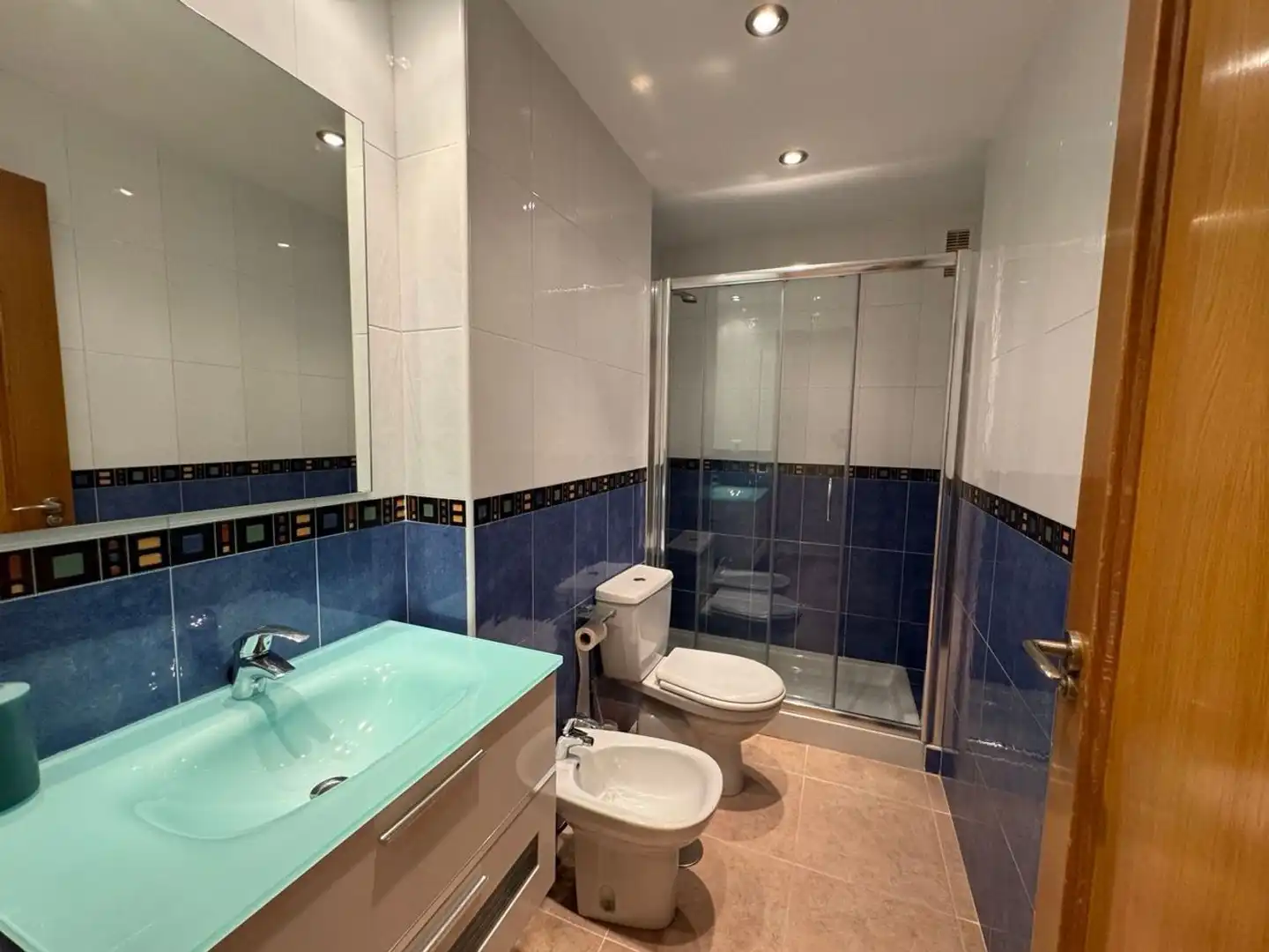 Baño de Piso en venta en Guardamar del Segura con Aire acondicionado, Jardín privado y Terraza