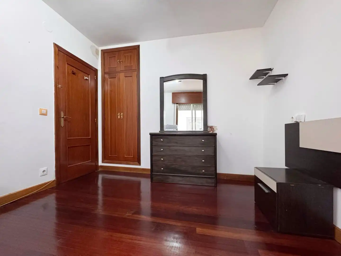 Habitación de Piso en venta en Pontevedra Capital  con Calefacción y Trastero