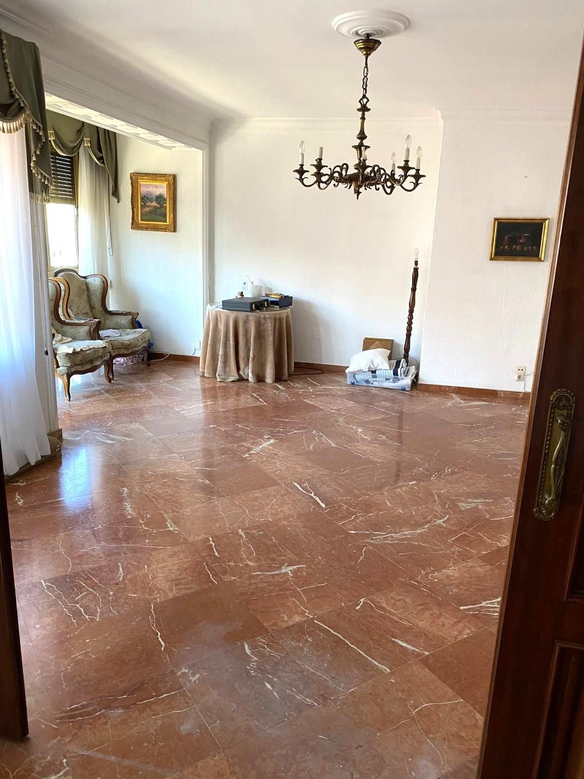 Living room of Flat for sale in  Sevilla Capital  with Air Conditioner, Heating and Parquet flooring