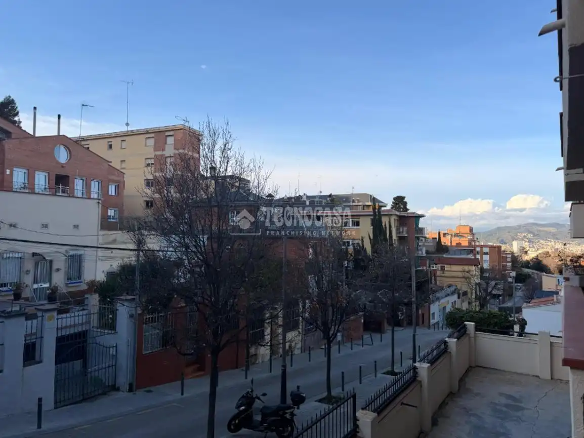 Exterior view of Study for sale in Barcelona  with Balcony and Community pool