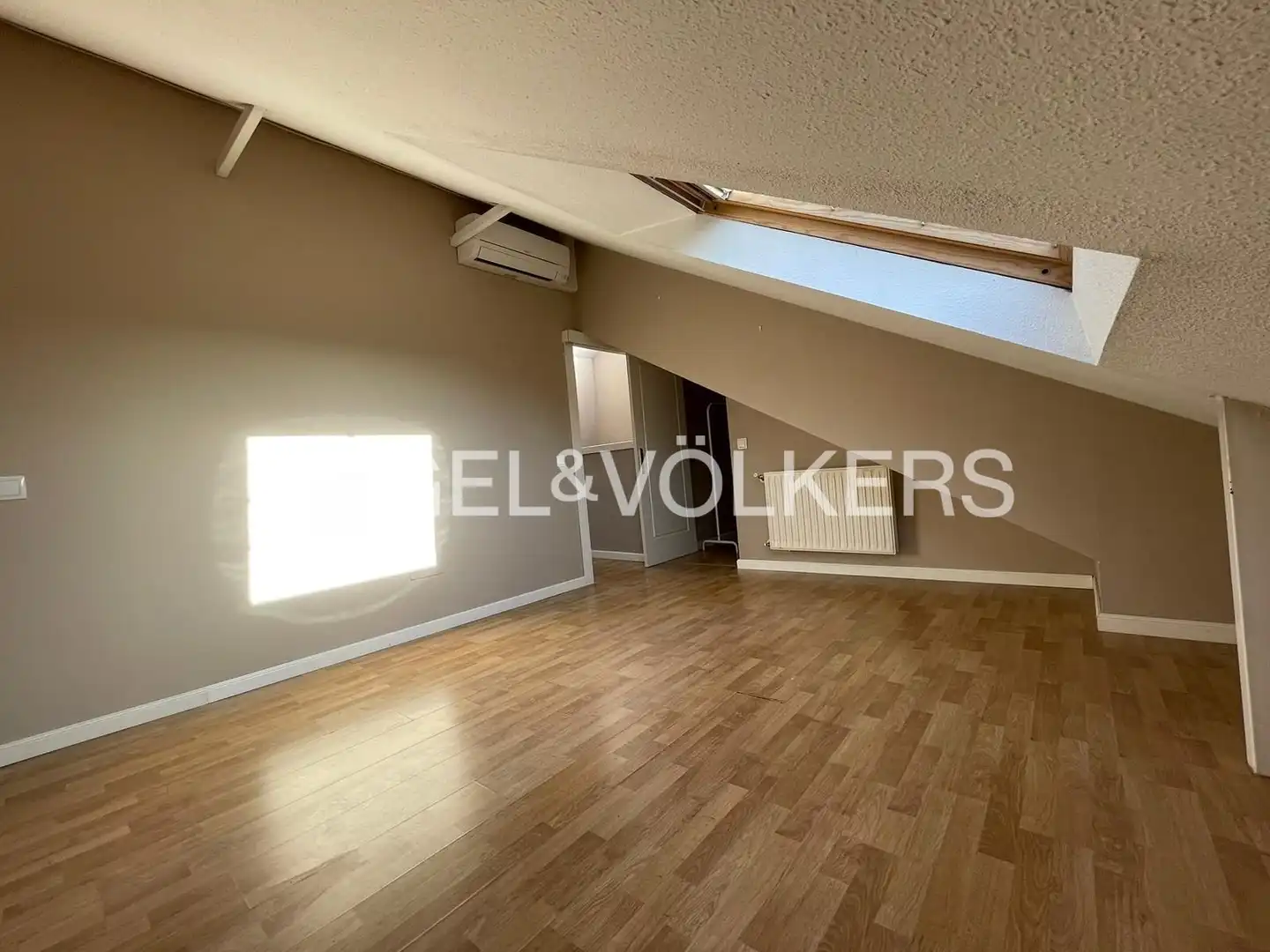 Casa adosada en venda en Ciudalcampo amb Aire condicionat, Calefacció i Jardí privat