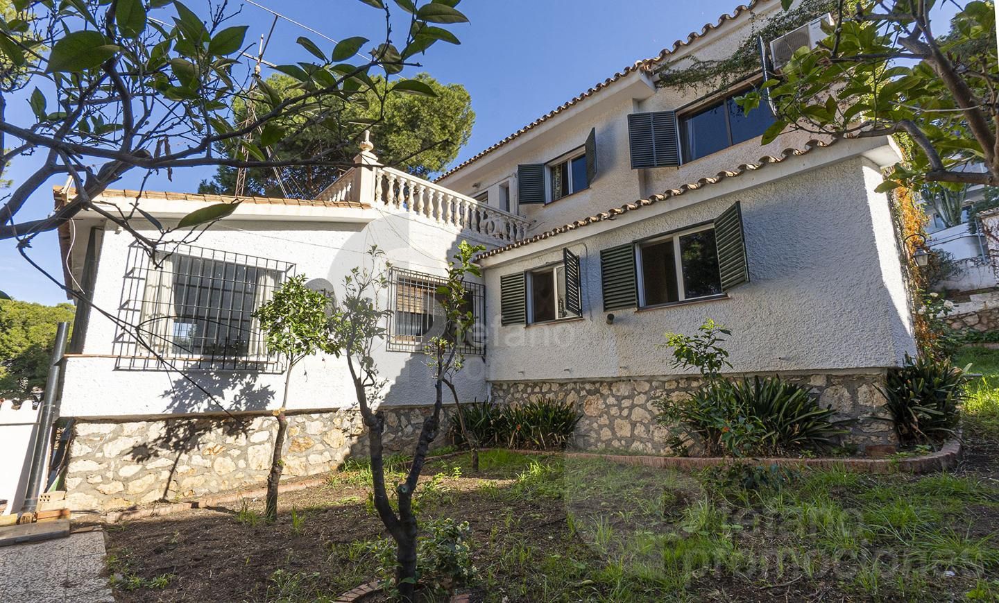 Vista exterior de Casa o xalet en venda en Málaga Capital amb Aire condicionat, Jardí privat i Terrassa