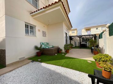 Xalet amb piscina en venda a Cervera