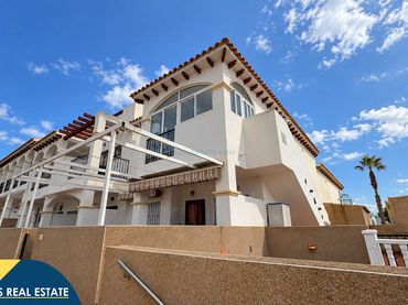 Bungalow con piscina en venta en Orihuela Costa