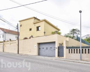 Exterior view of House or chalet for sale in Santa Perpètua de Mogoda  with Heating, Private garden and Terrace