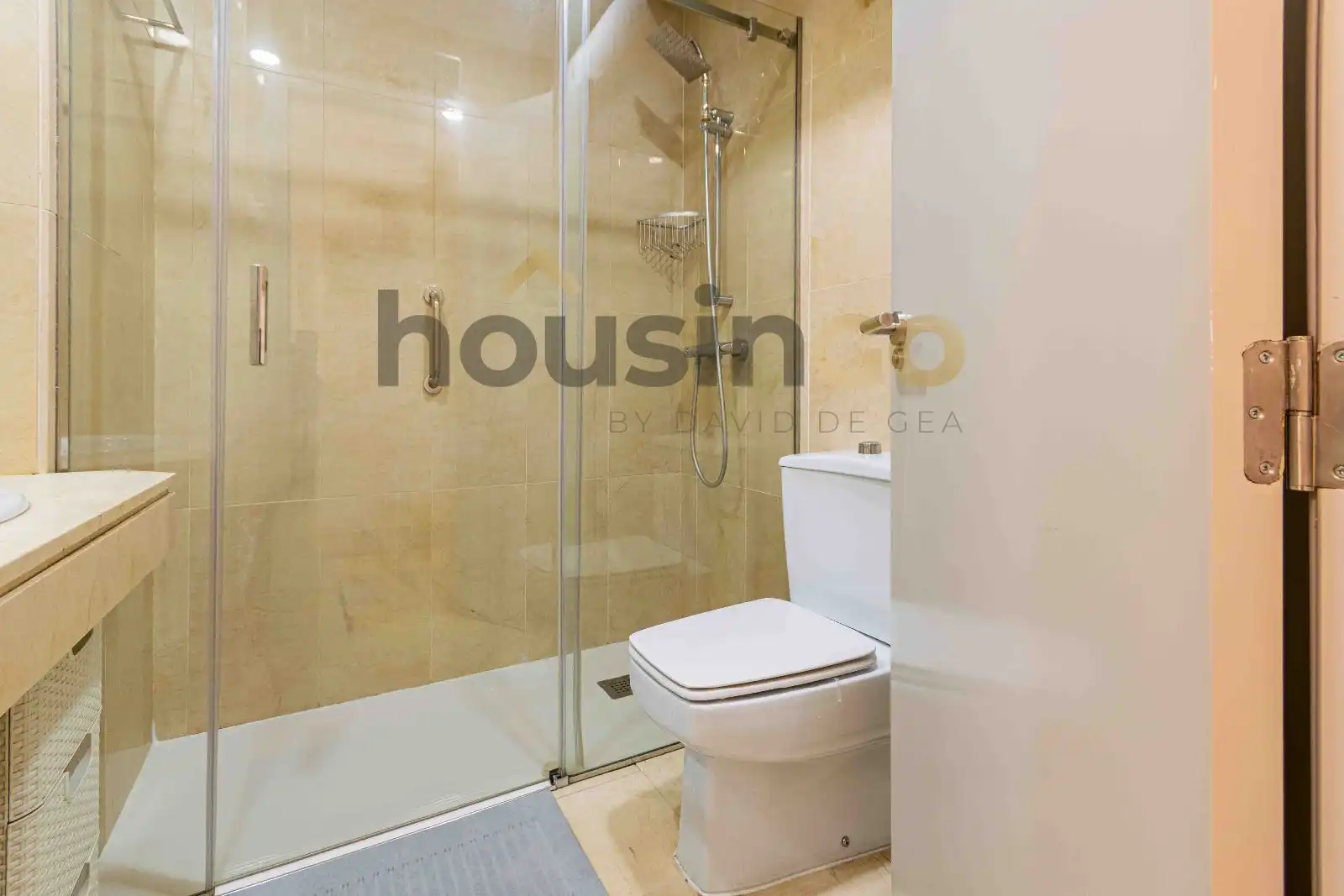Bathroom of Study for rent in Madrid  with Heating, Furnished and Washing machine