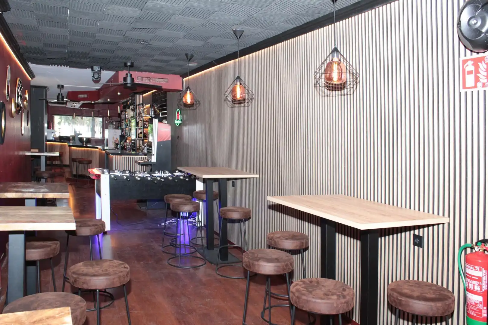 Commercial properties for rent in Calle Betis, Triana Casco Antiguo