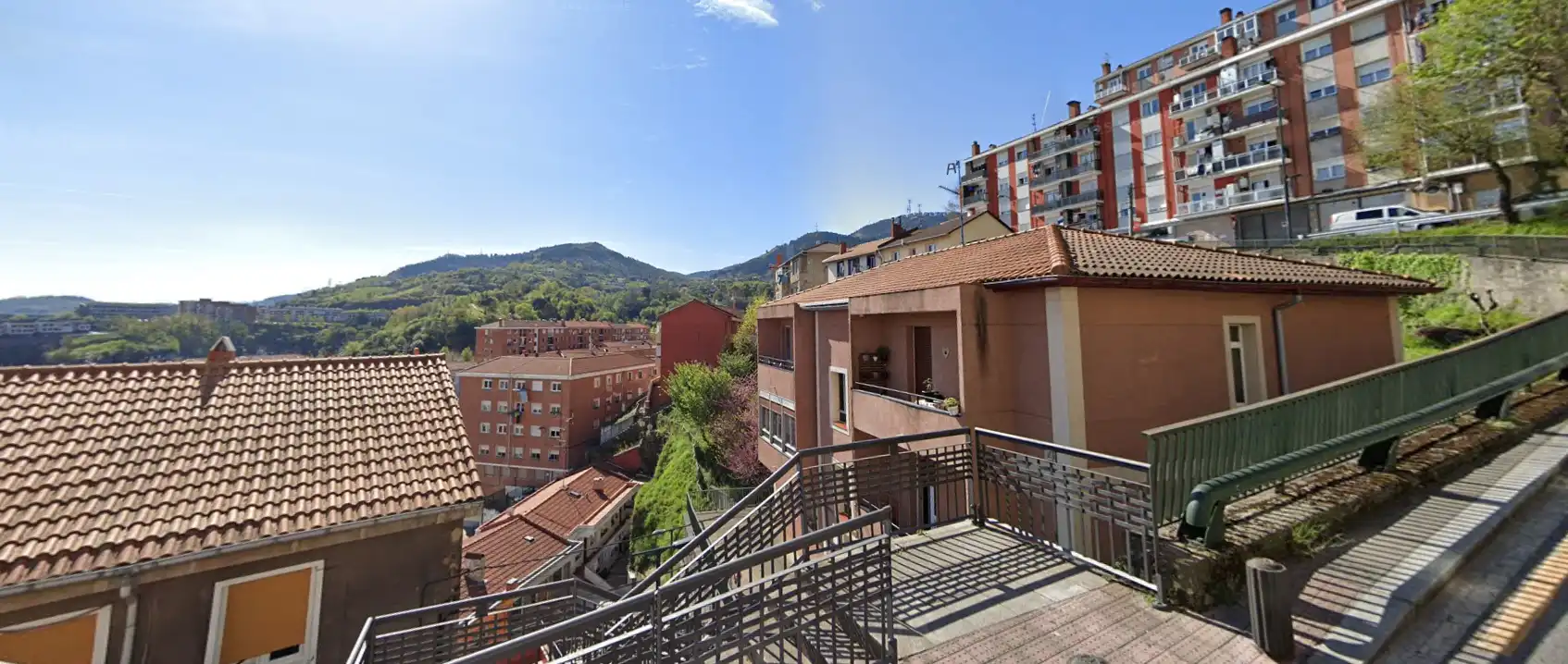 Vista exterior de Local en venda en Bilbao 