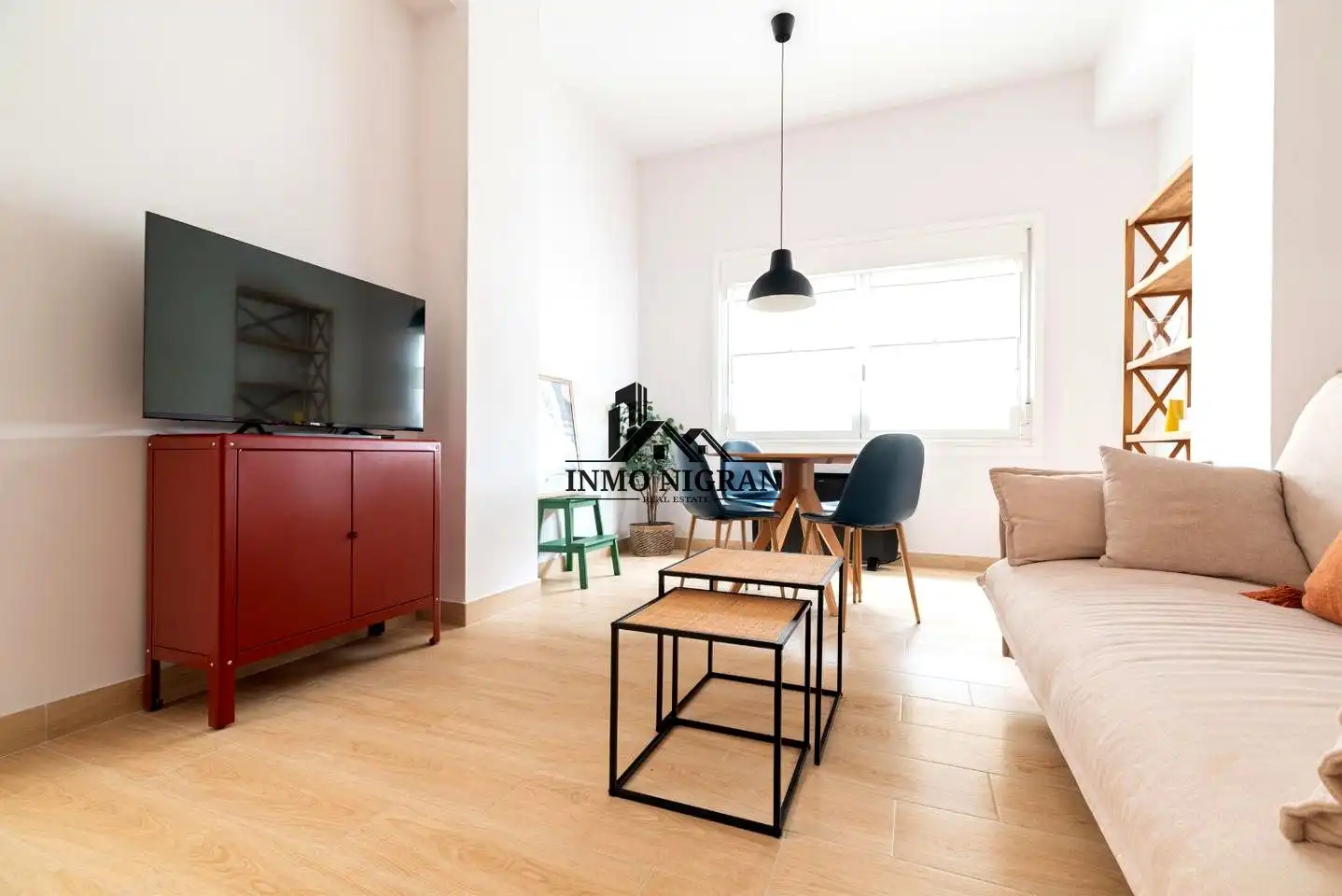 Vista exterior de Planta baja de alquiler en Nigrán con Amueblado y Piscina comunitaria