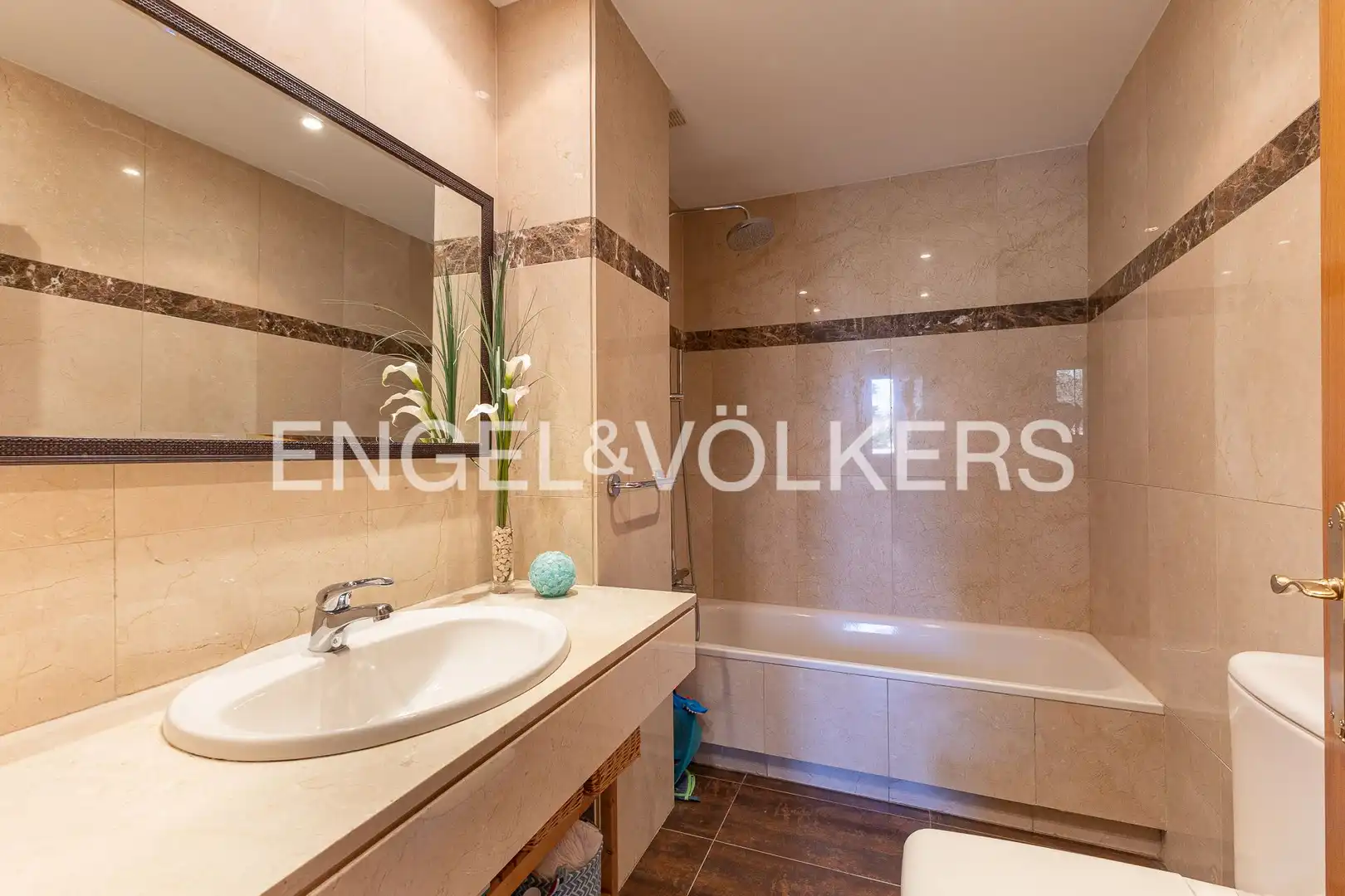 Baño de Dúplex en venta en Majadahonda con Aire acondicionado, Calefacción y Jardín privado