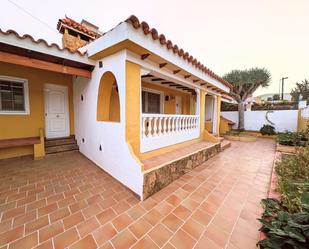 Vista exterior de Casa o xalet de lloguer en Las Palmas de Gran Canaria amb Terrassa, Piscina i Moblat