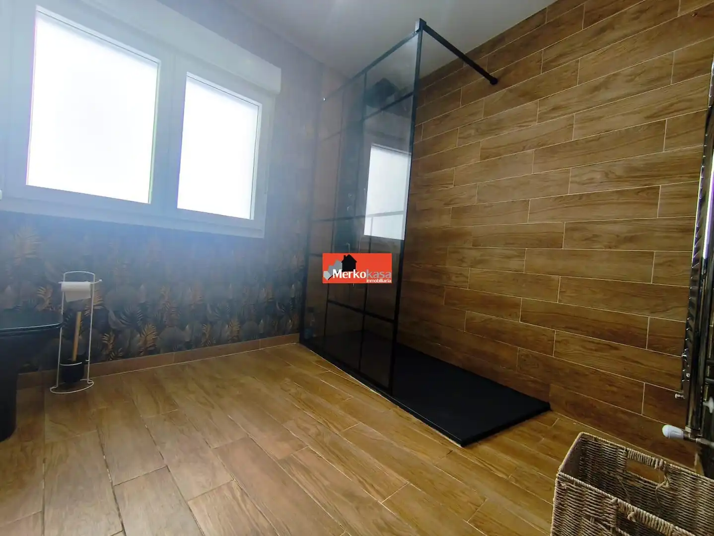 Baño de Piso en venta en Lugo con Calefacción, Trastero y Amueblado