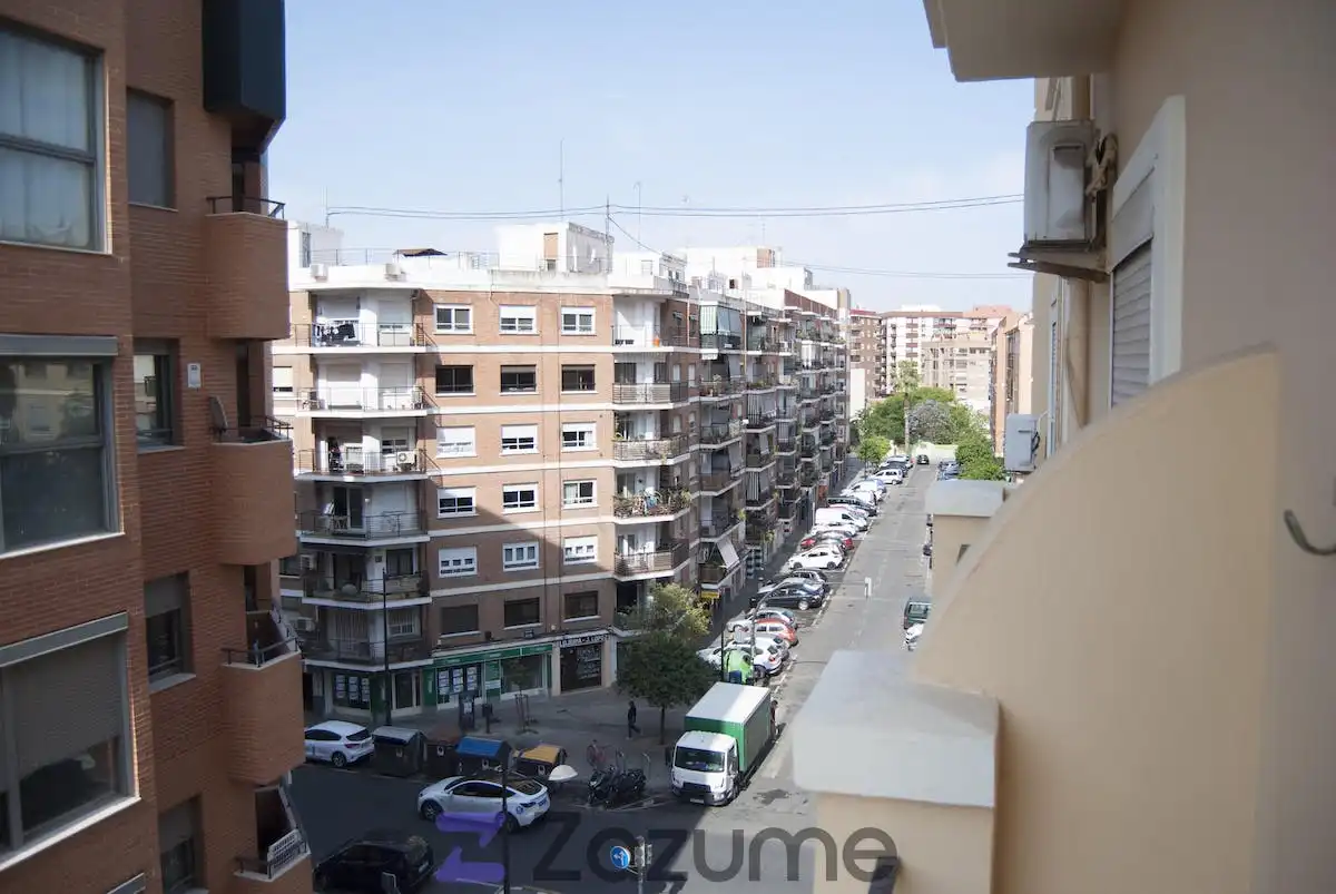 Vista exterior de Pis de lloguer en Valencia amb Calefacció, Moblat i Forn