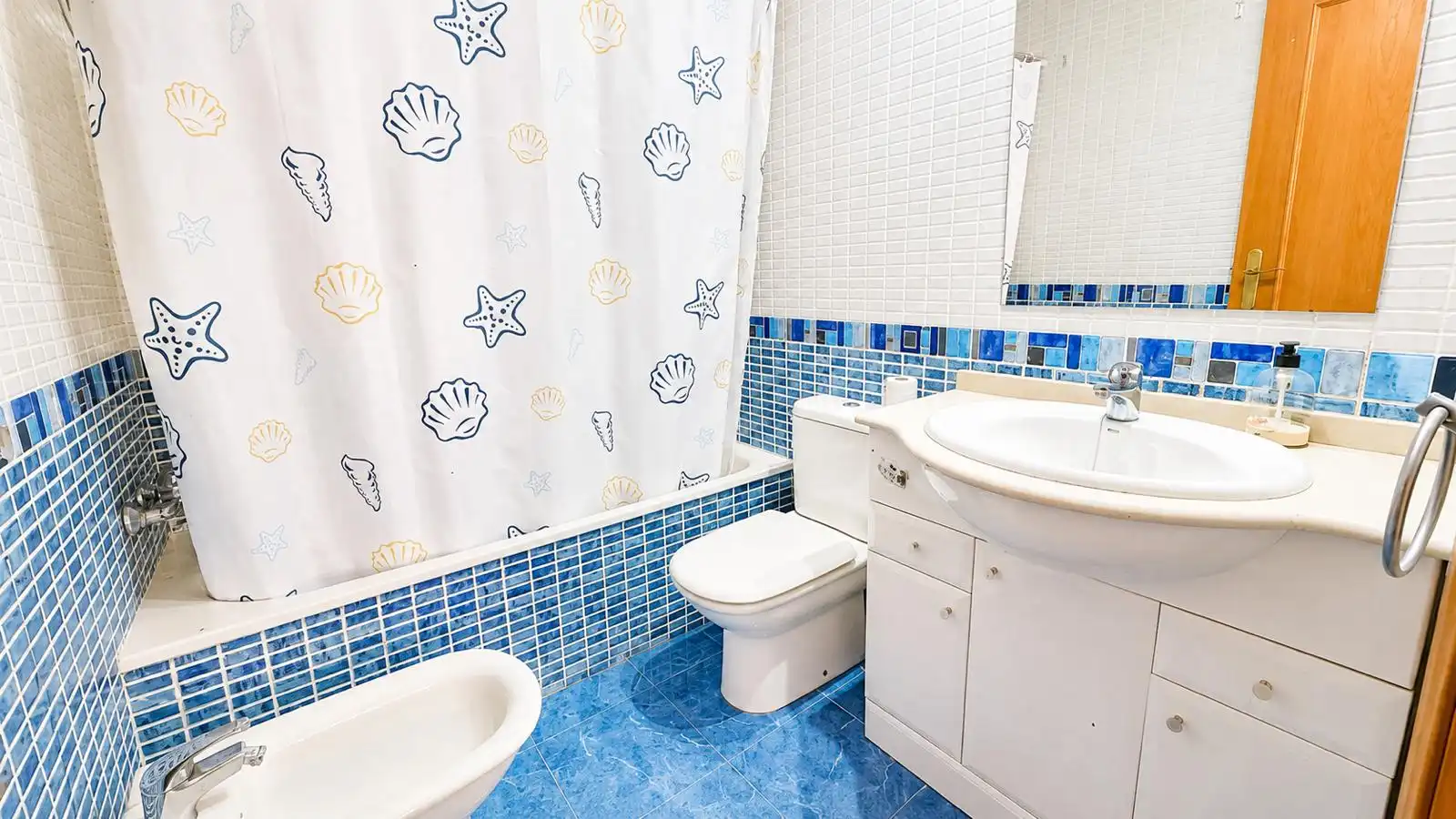 Baño de Piso en venta en Valencia con Aire acondicionado, Amueblado y Horno