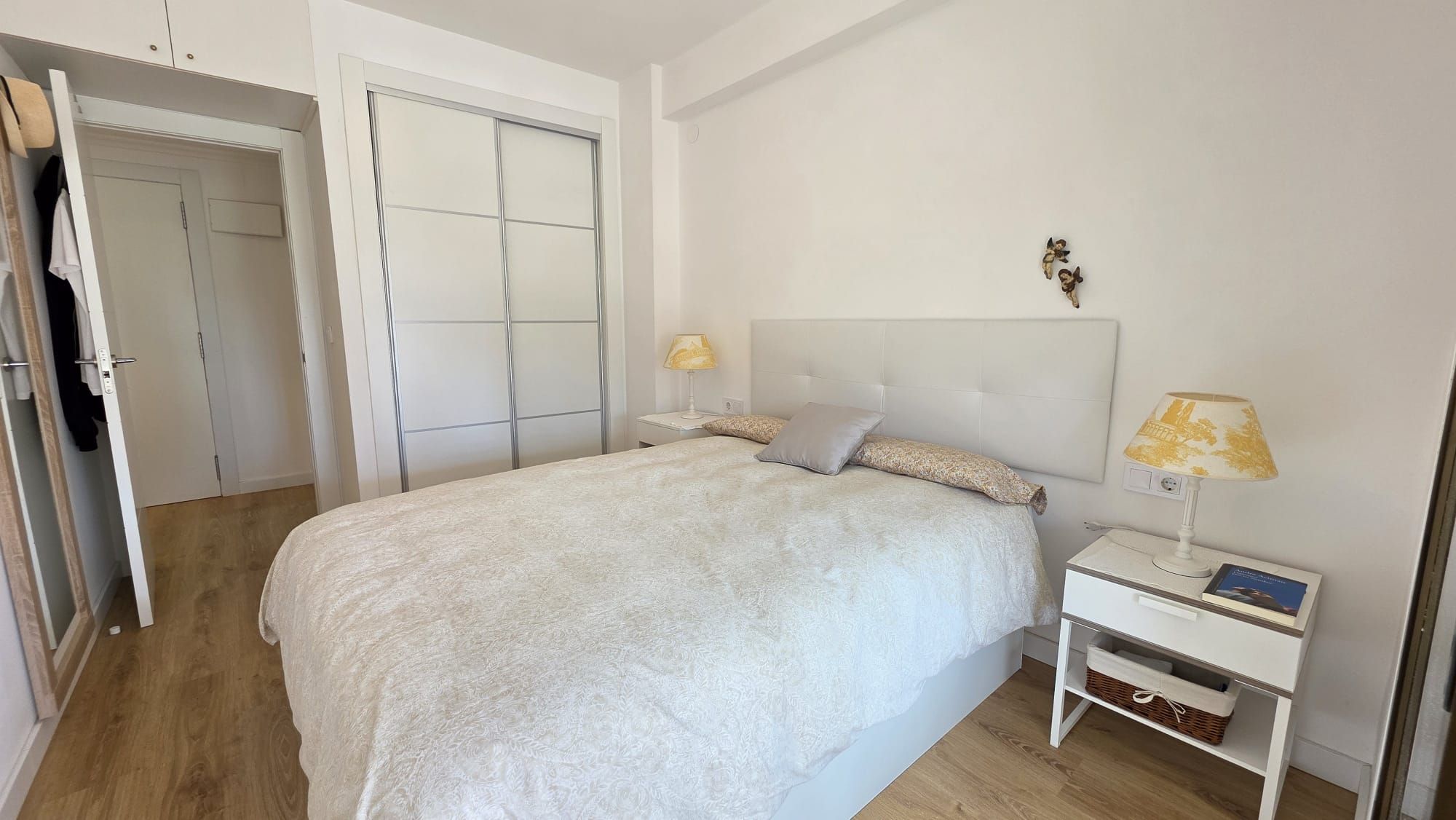 Dormitori de Apartament en venda en Benidorm amb Piscina, Moblat i Piscina comunitària