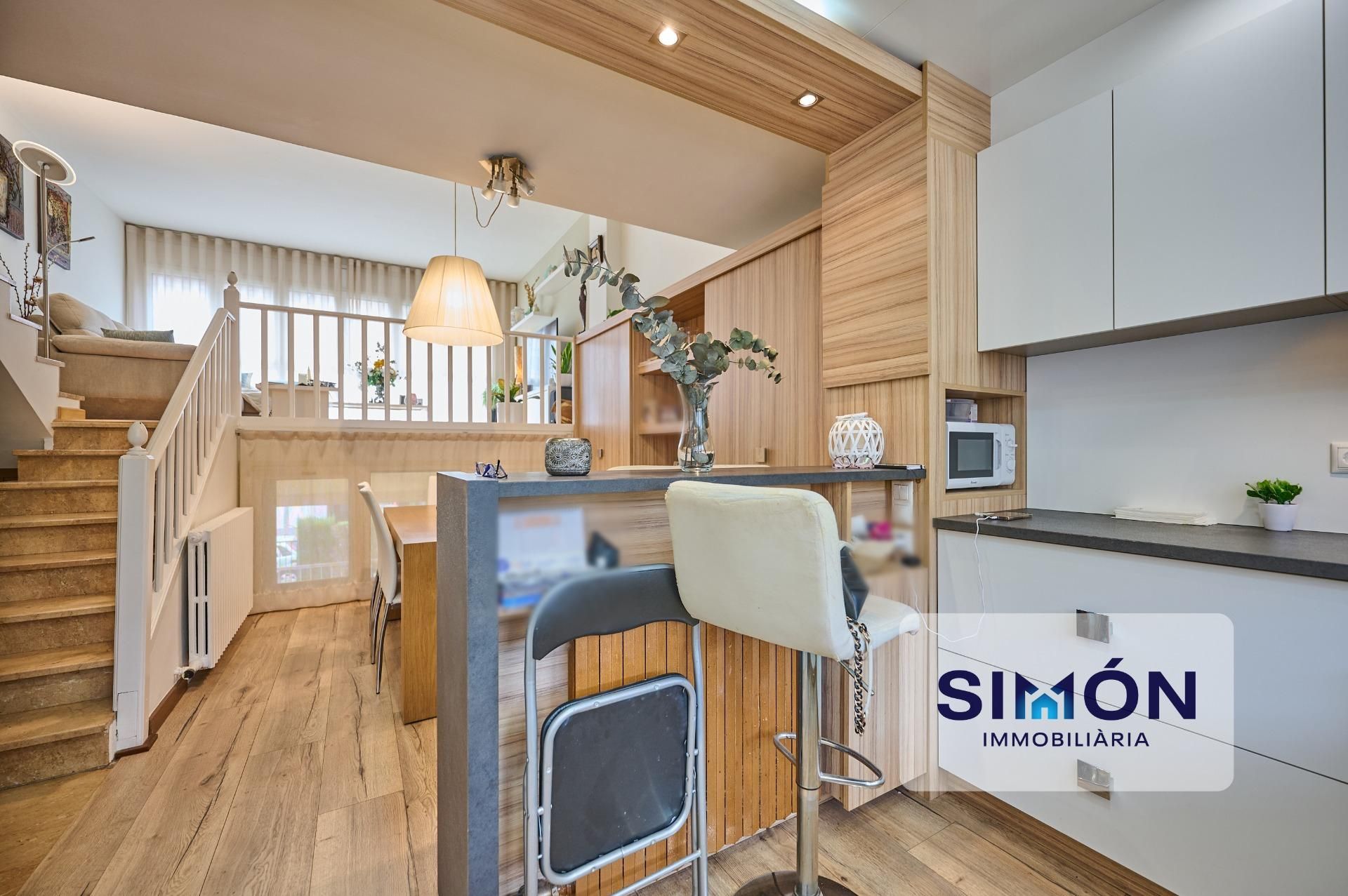 Cuina de Casa adosada en venda en Manresa amb Calefacció, Jardí privat i Terrassa