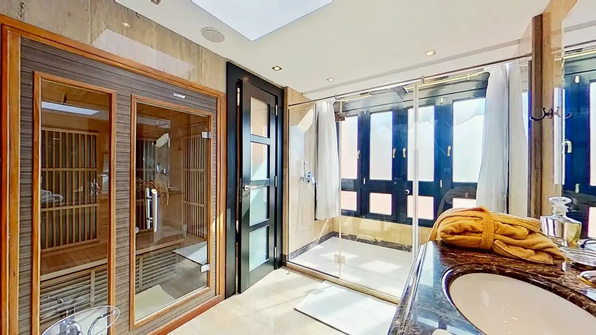Baño de Ático en venta en Marbella con Aire acondicionado, Terraza y Sauna