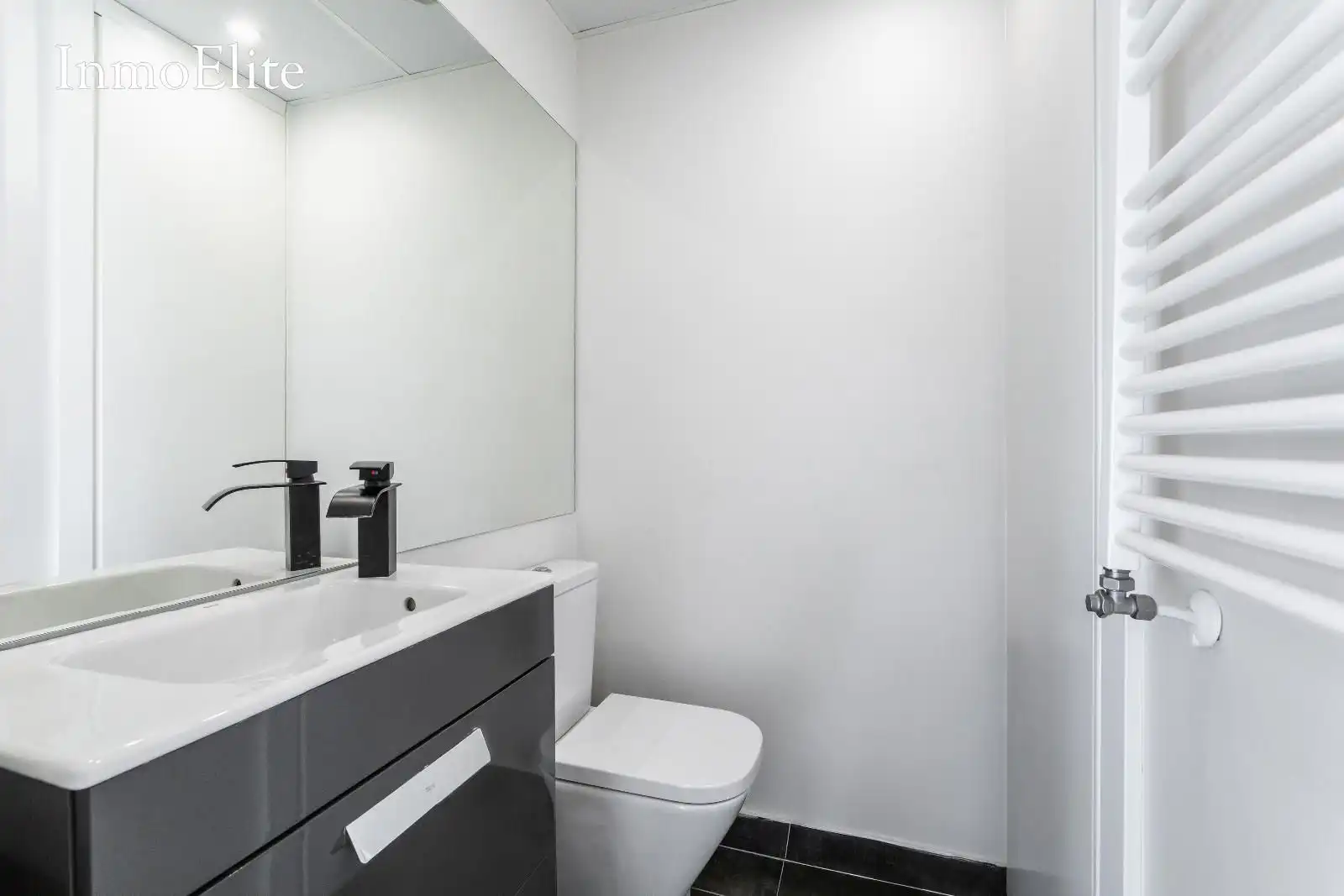 Badezimmer von Dachboden zum Verkauf in Majadahonda mit Klimaanlage, Heizung und Parkett