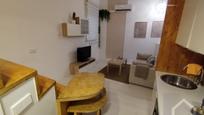 Sala d'estar de Pis en venda en  Madrid Capital amb Aire condicionat i Moblat