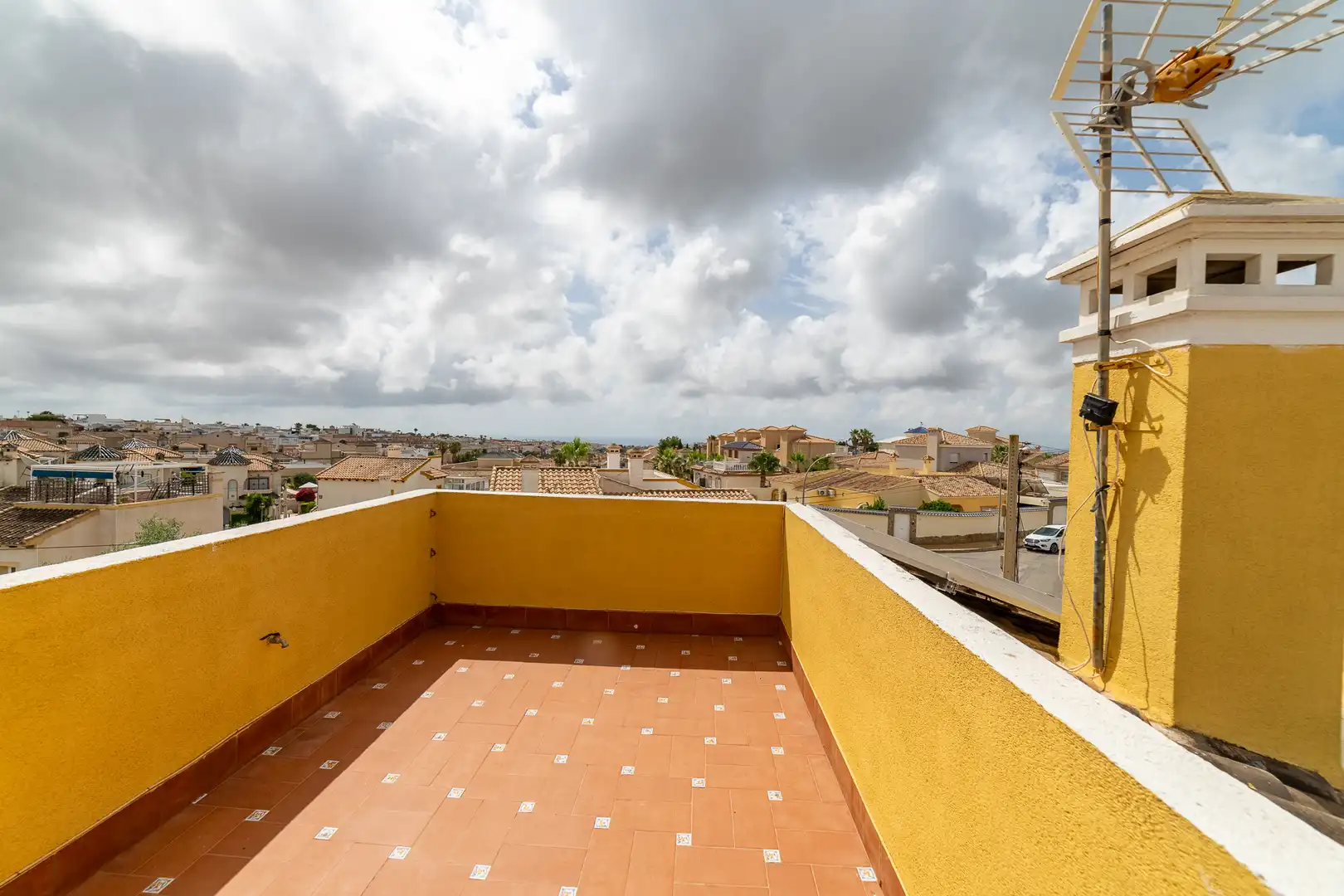 Terrassa de Casa o xalet en venda en San Miguel de Salinas amb Aire condicionat, Jardí privat i Terrassa