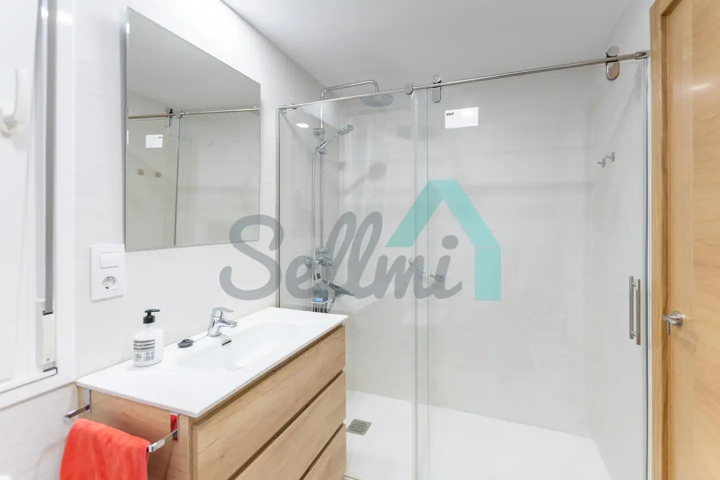 Bathroom of Flat for rent in Oviedo   with Heating, Parquet flooring and Storage room