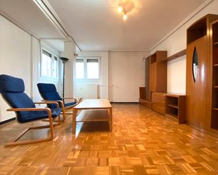 Sala d'estar de Pis en venda en Vitoria - Gasteiz amb Calefacció, Parquet i Terrassa