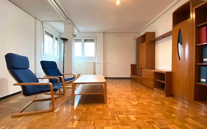 Sala d'estar de Pis en venda en Vitoria - Gasteiz amb Calefacció, Parquet i Terrassa