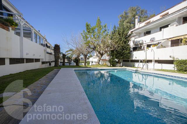 Casa adosada en Venta en De La Sierra en Cerrado de Calderón - Hacienda Paredes