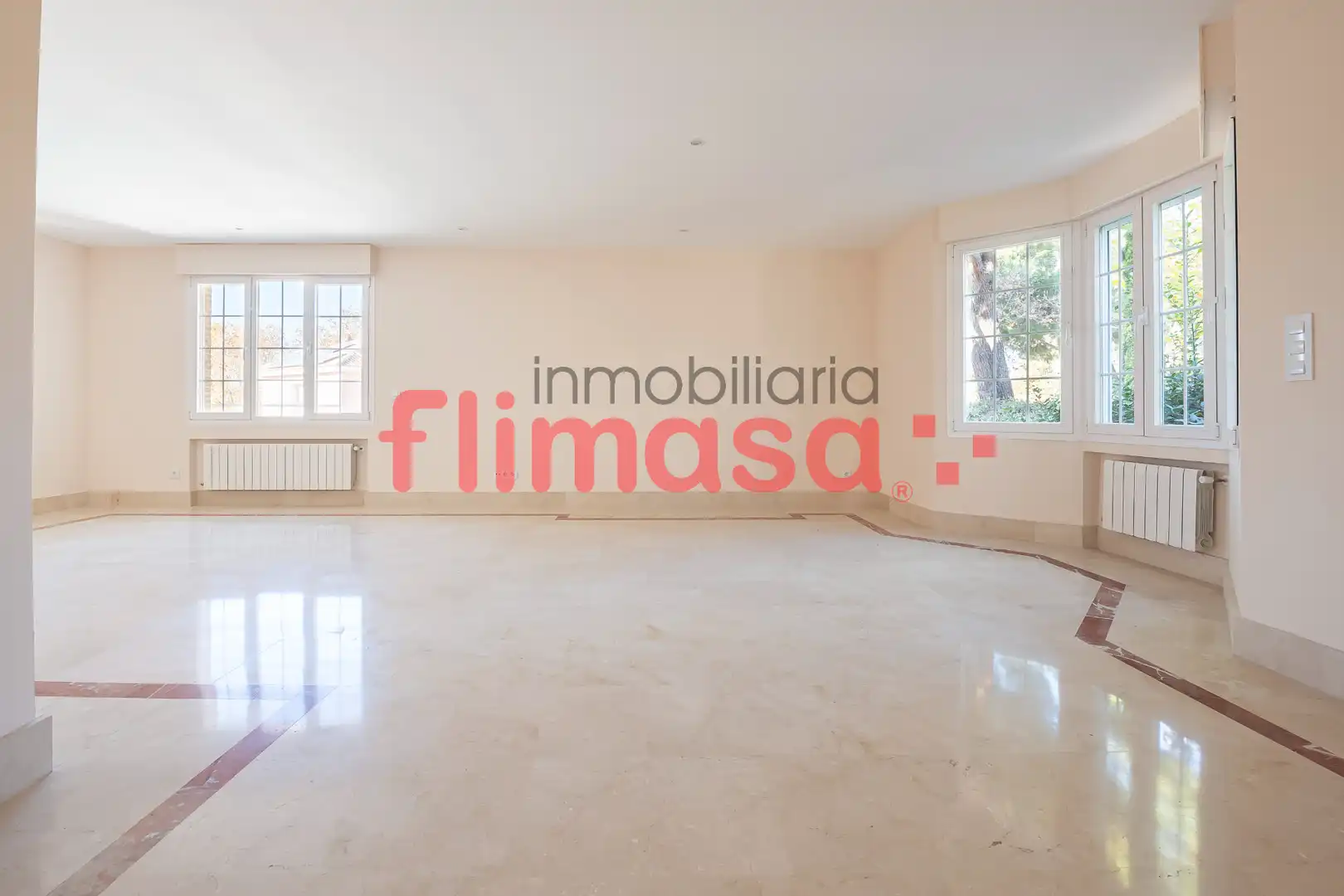 Sala d'estar de Casa o xalet en venda en Villaviciosa de Odón amb Aire condicionat, Calefacció i Jardí privat