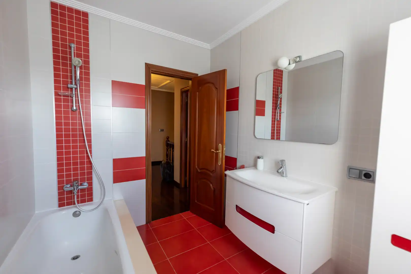 Badezimmer von Haus oder Chalet zum Verkauf in Oleiros mit Heizung, Privatgarten und Terrasse