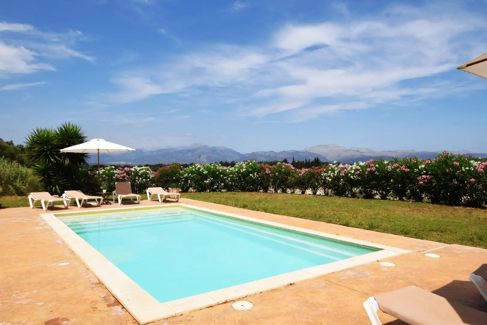 Schwimmbecken von Country house zum Verkauf in Muro mit Klimaanlage, Heizung und Privatgarten